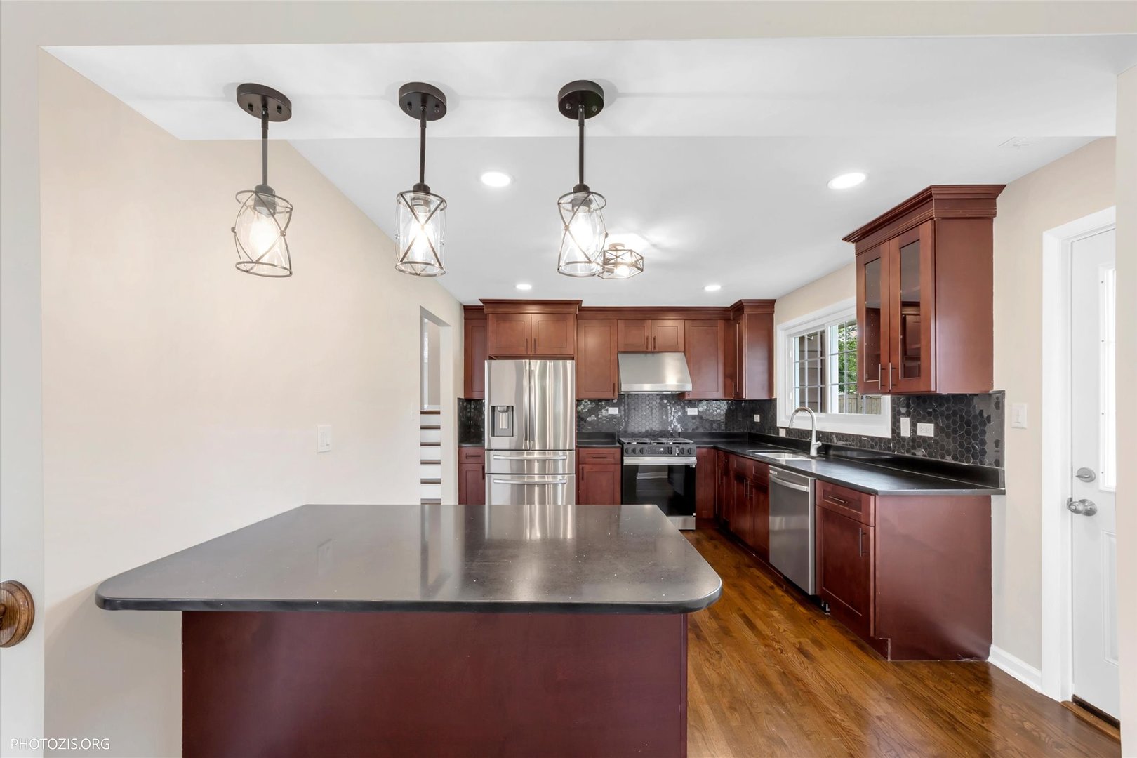 1501 E BARBERRY Lane, Mount Prospect, IL 60056