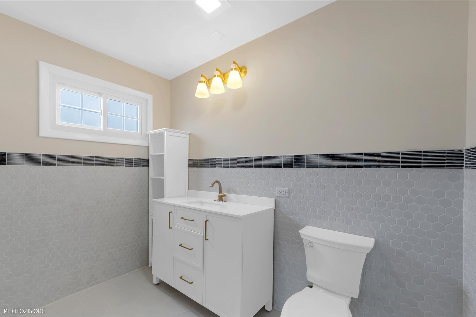 1501 E BARBERRY Lane, Mount Prospect, IL 60056