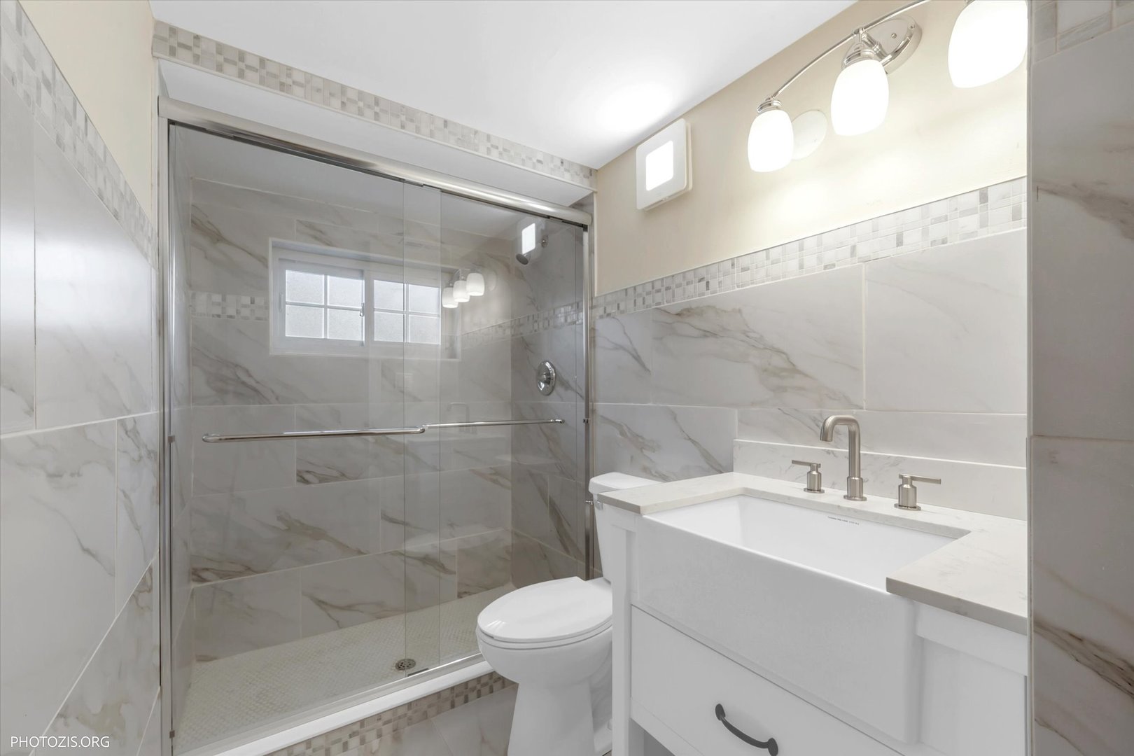 1501 E BARBERRY Lane, Mount Prospect, IL 60056