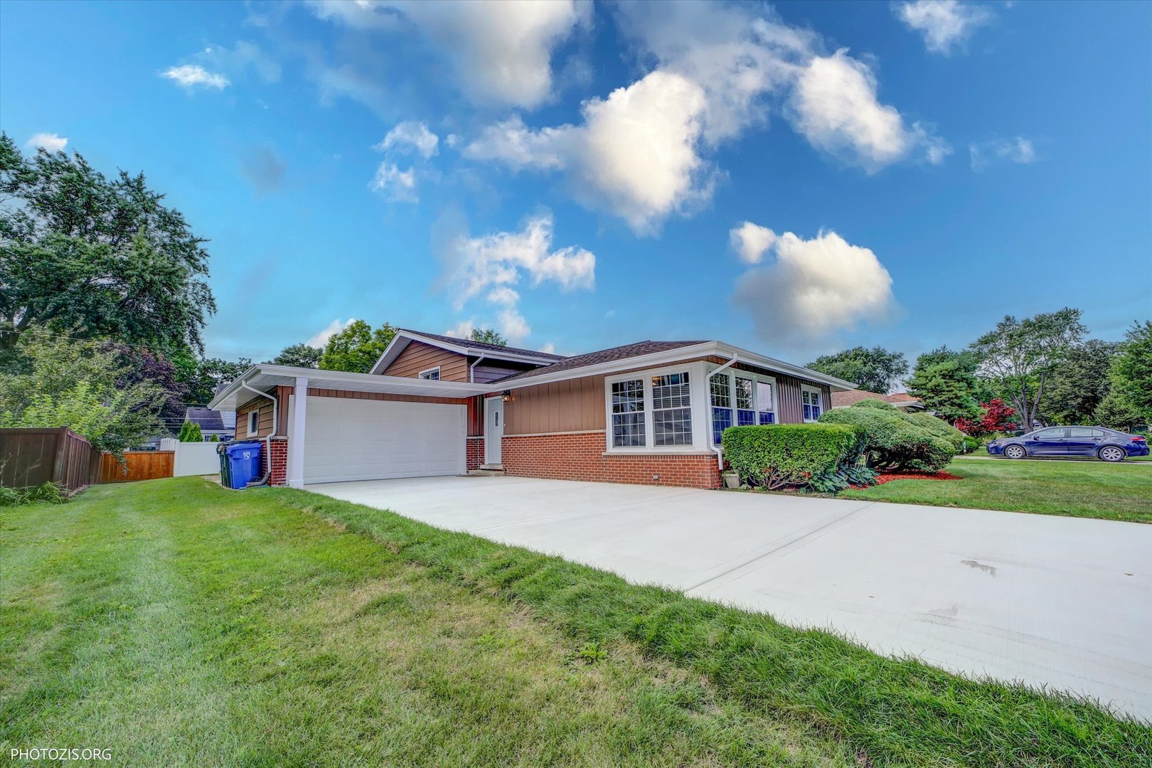 1501 E BARBERRY Lane, Mount Prospect, IL 60056