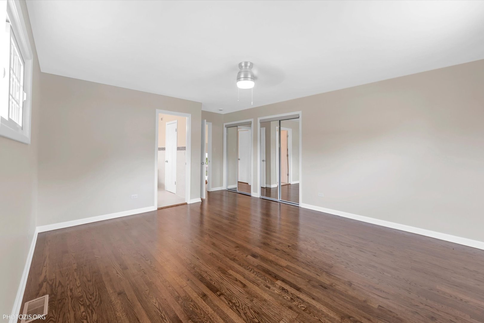 1501 E BARBERRY Lane, Mount Prospect, IL 60056