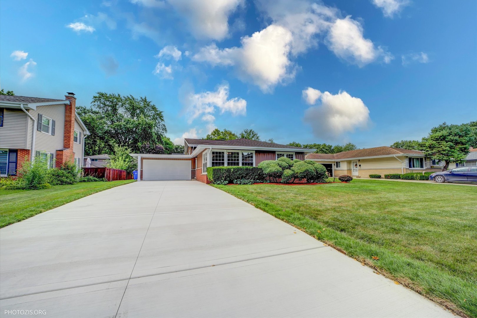 1501 E BARBERRY Lane, Mount Prospect, IL 60056