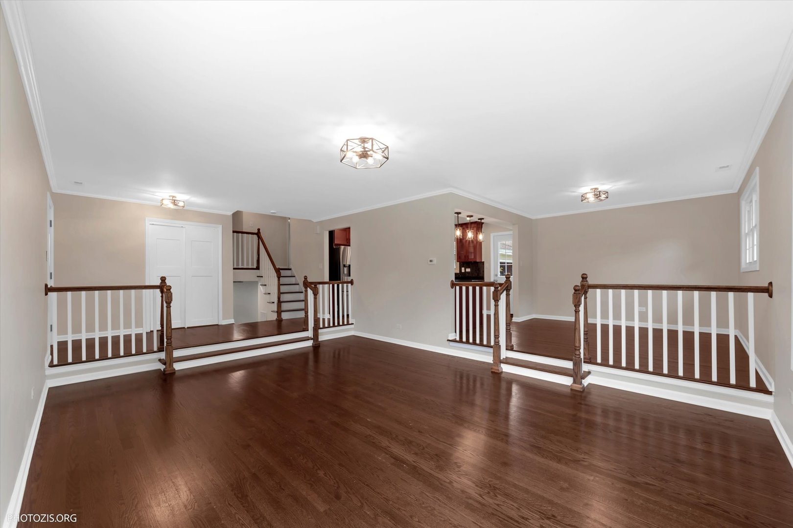 1501 E BARBERRY Lane, Mount Prospect, IL 60056