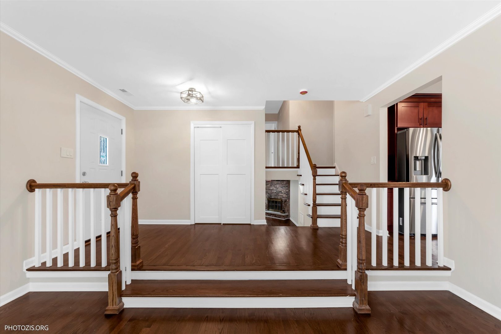 1501 E BARBERRY Lane, Mount Prospect, IL 60056