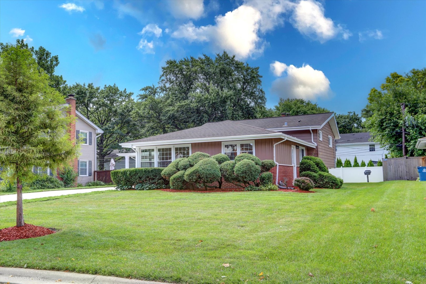 1501 E BARBERRY Lane, Mount Prospect, IL 60056