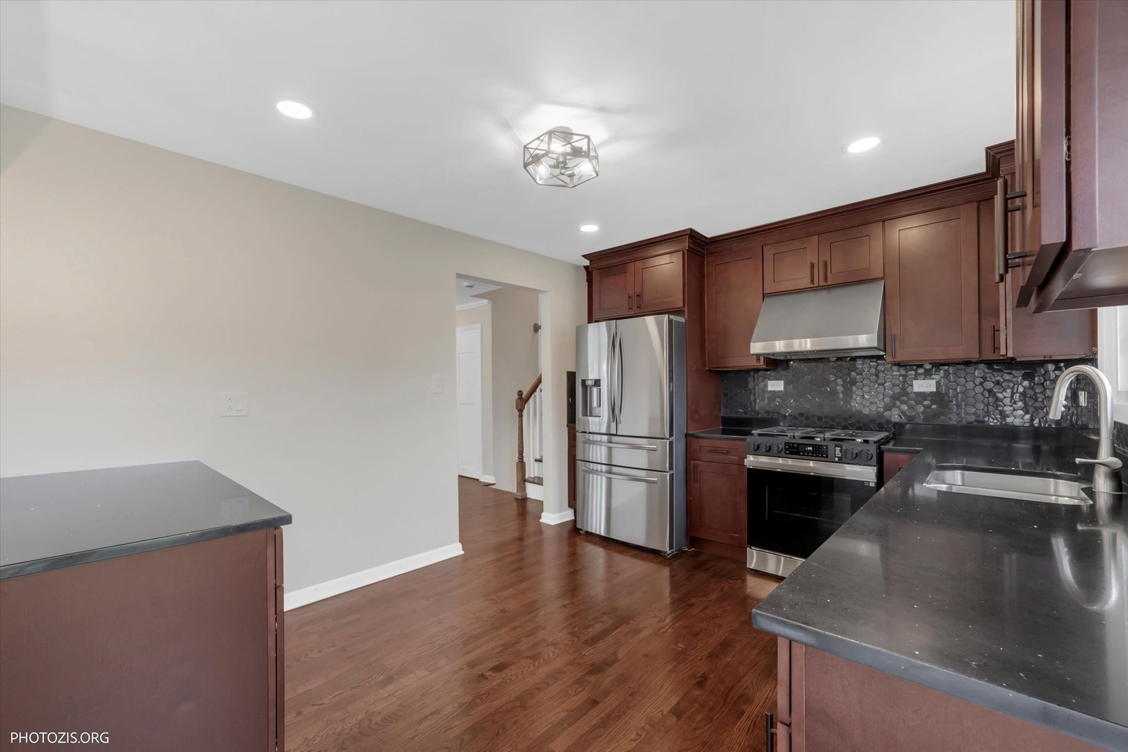 1501 E BARBERRY Lane, Mount Prospect, IL 60056