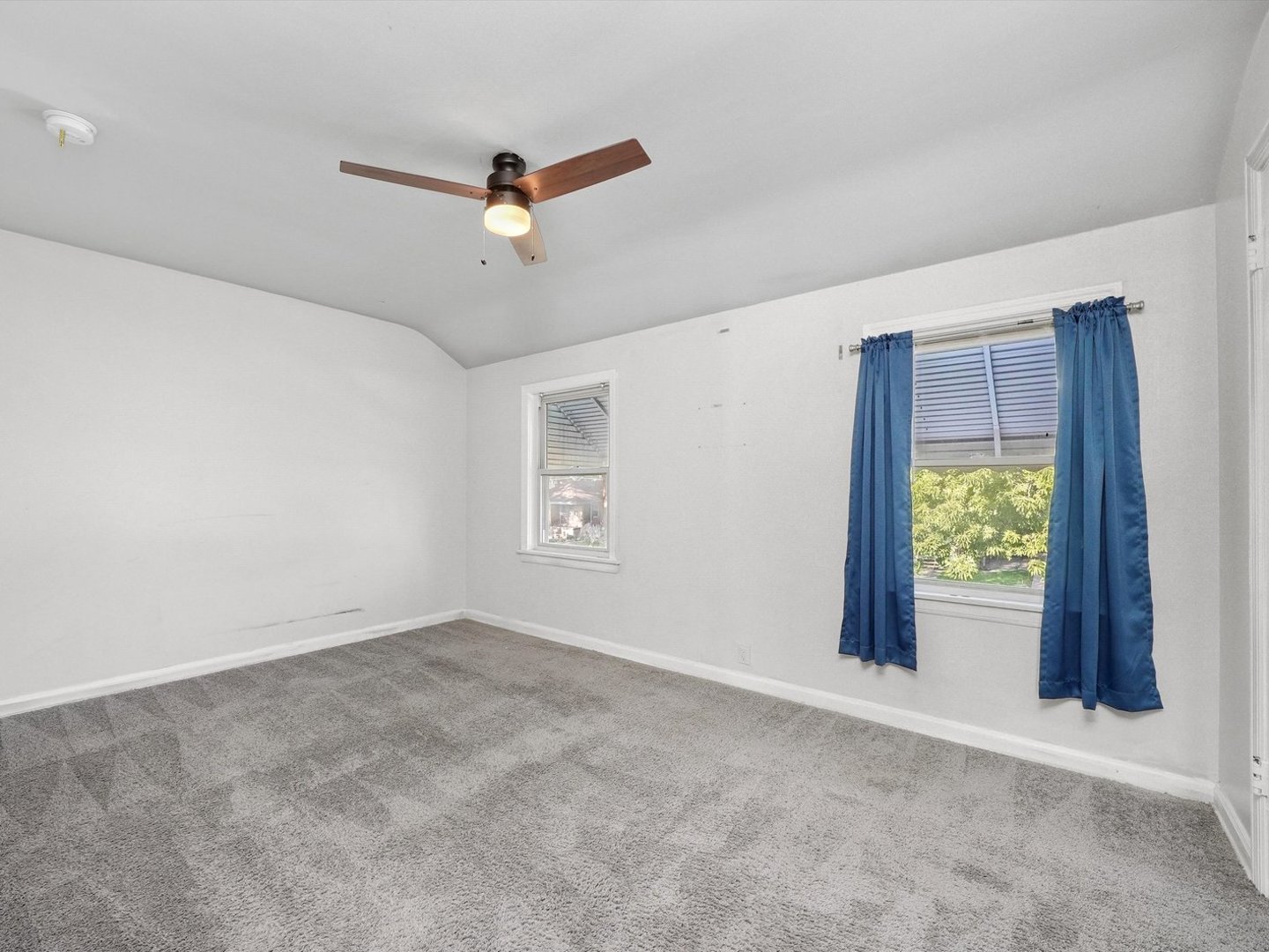 327 Geneva Avenue, Bellwood, IL 60104