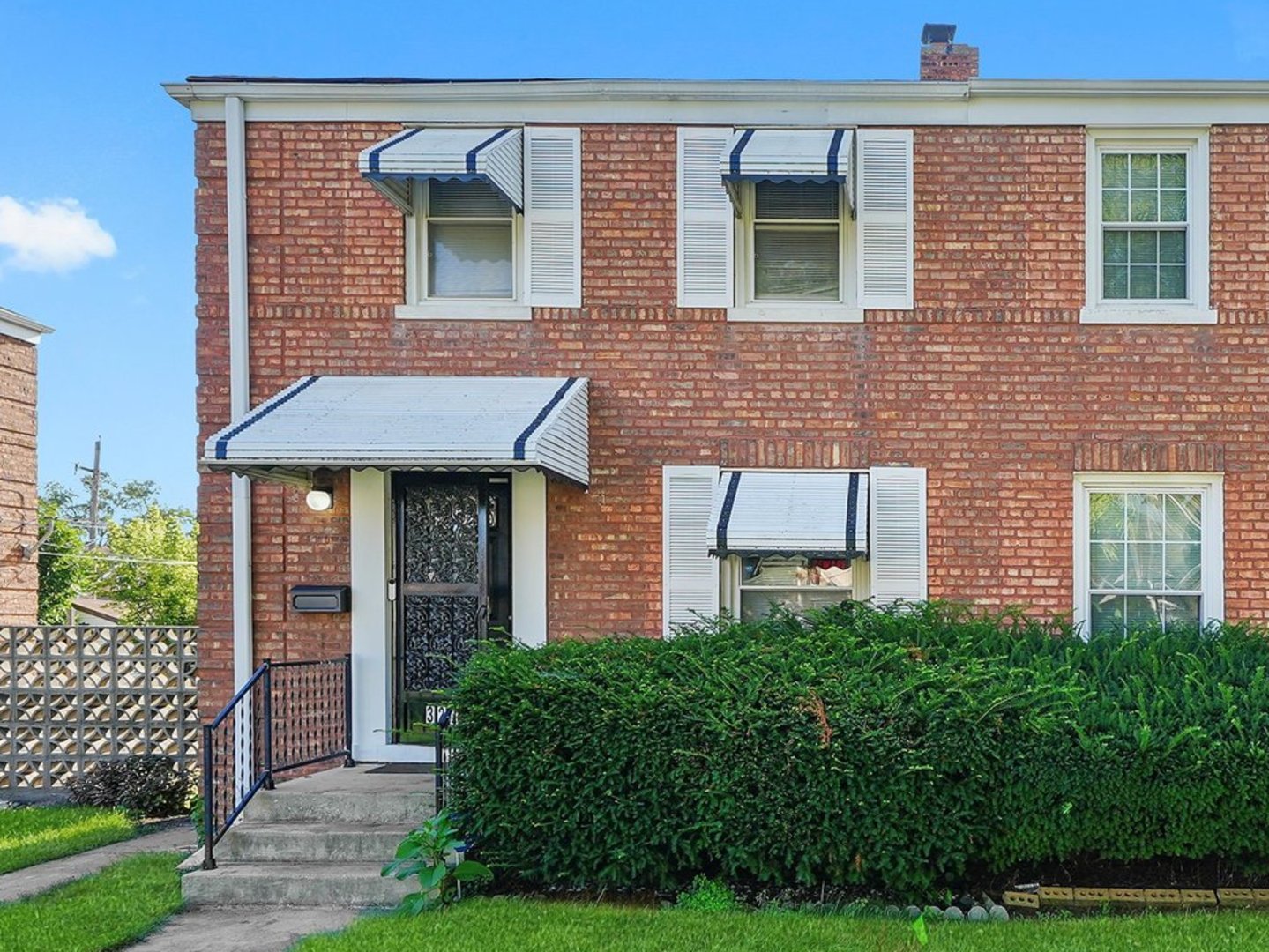 327 Geneva Avenue, Bellwood, IL 60104