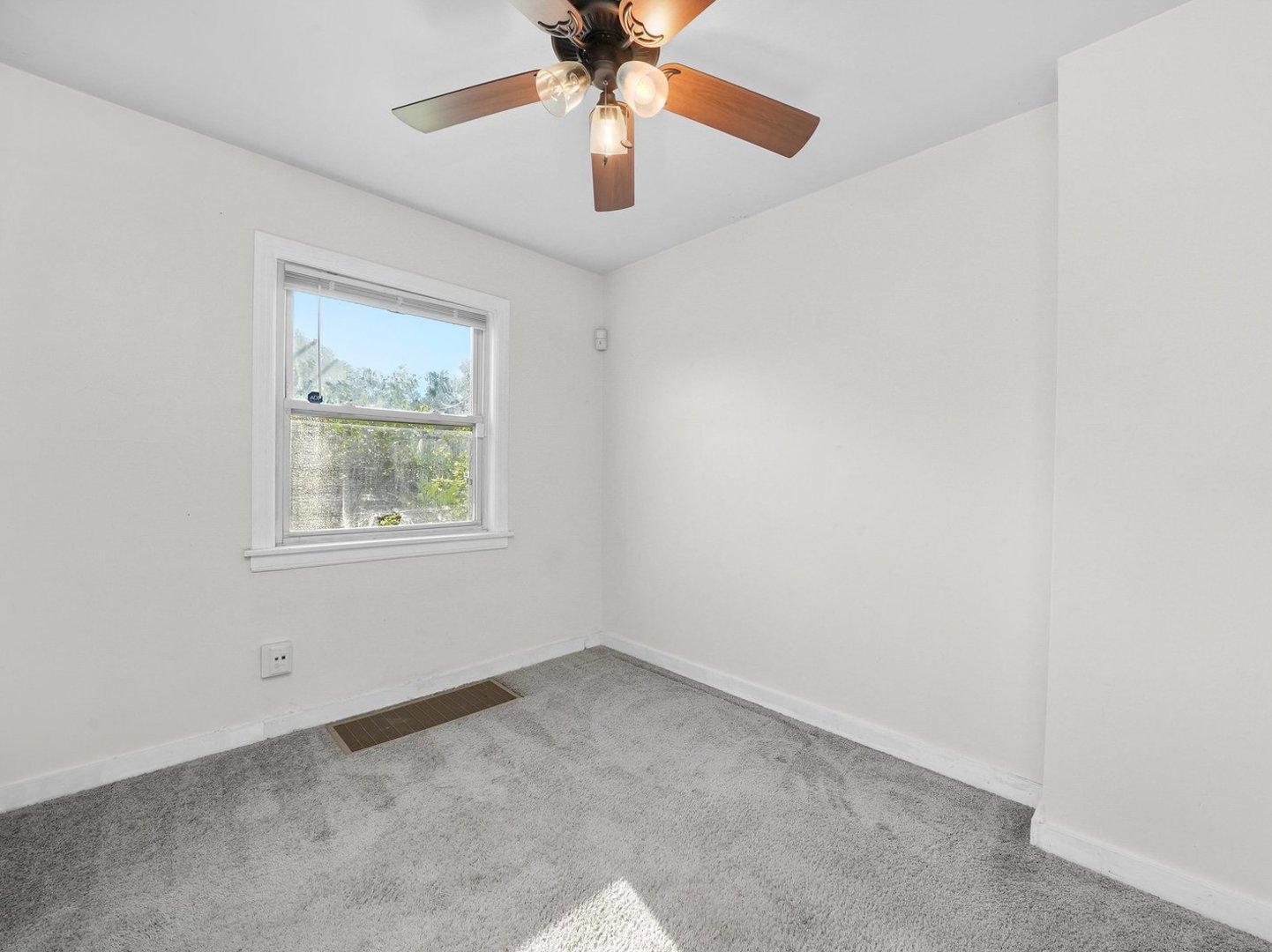 327 Geneva Avenue, Bellwood, IL 60104