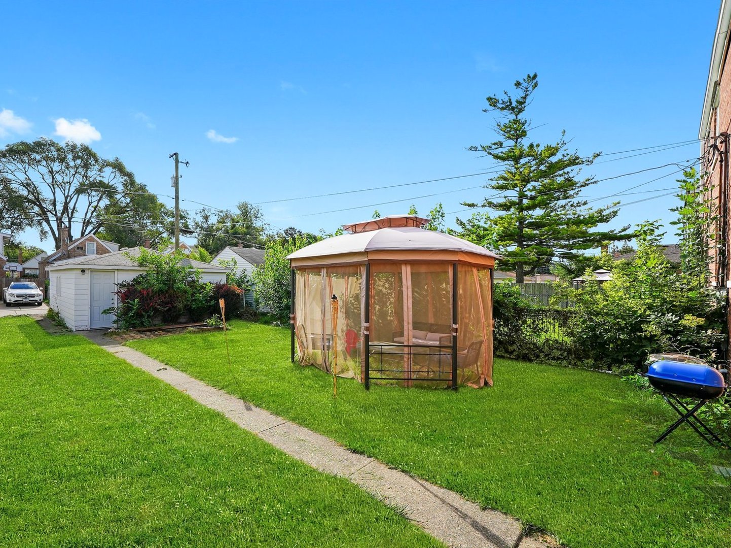 327 Geneva Avenue, Bellwood, IL 60104