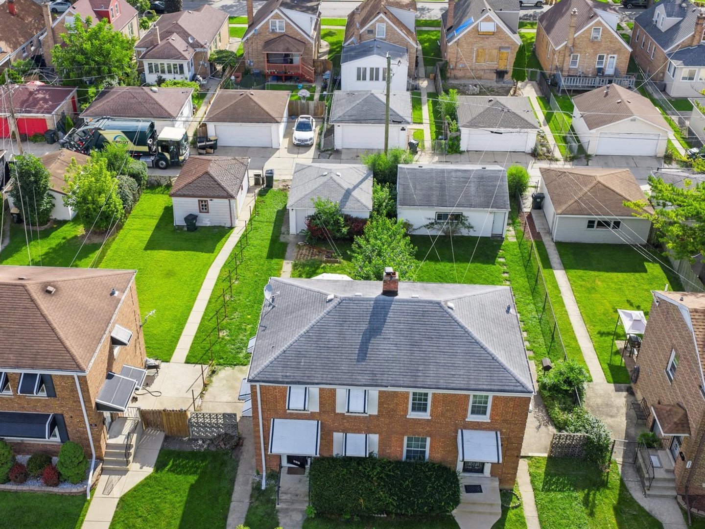 327 Geneva Avenue, Bellwood, IL 60104