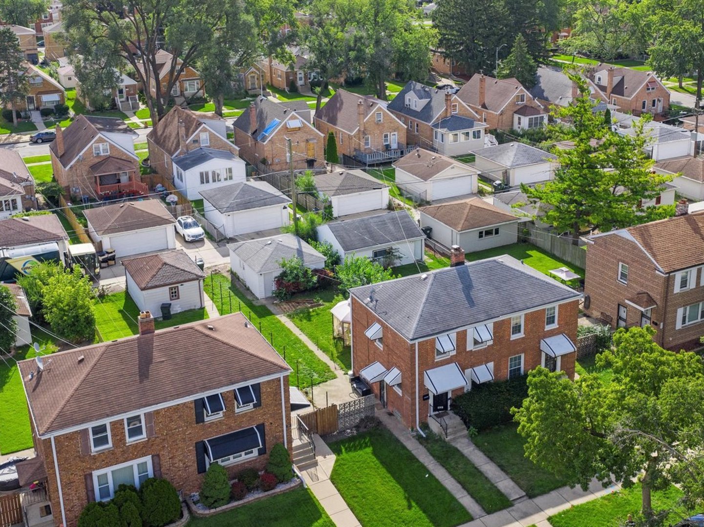 327 Geneva Avenue, Bellwood, IL 60104