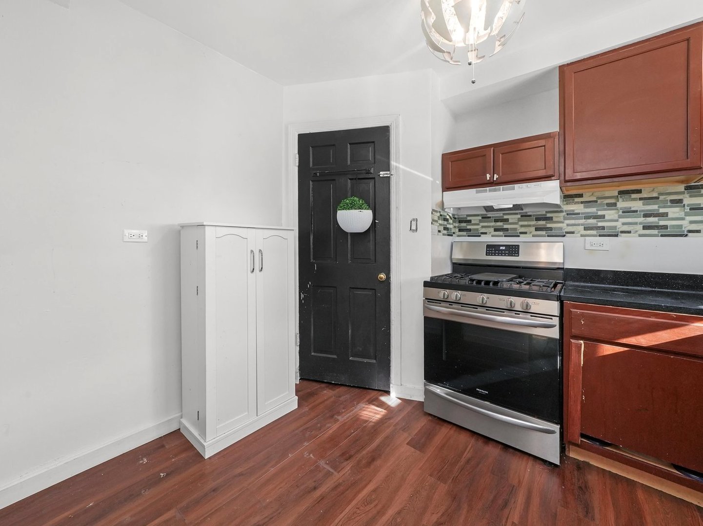 327 Geneva Avenue, Bellwood, IL 60104