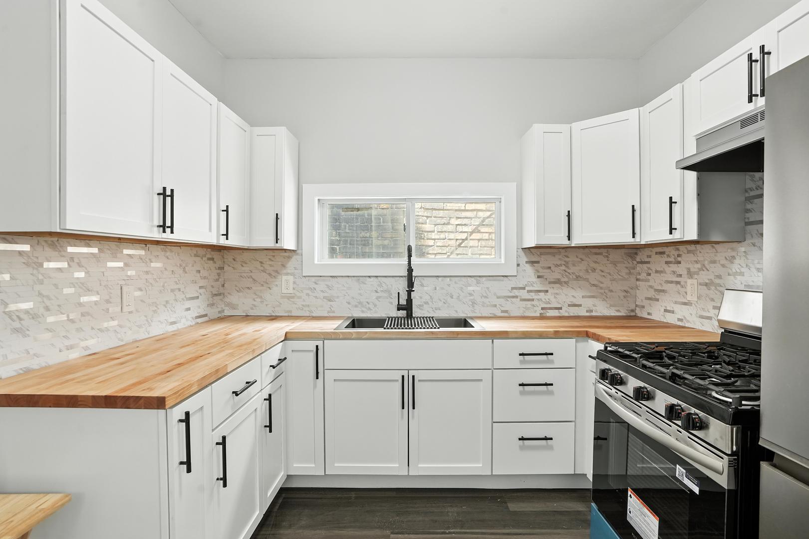 4722 Tod Avenue, East Chicago, IN 46312