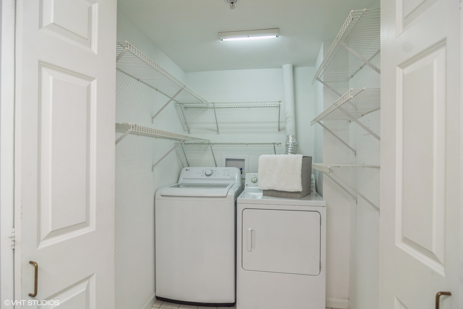 110 N Milwaukee Avenue #208, Wheeling, IL 60090
