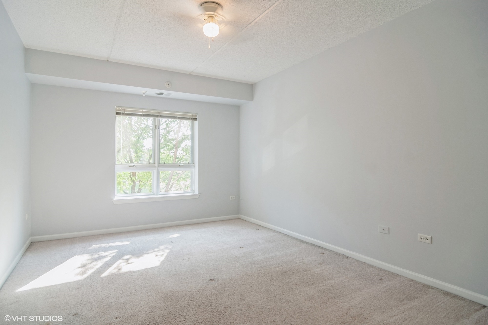 110 N Milwaukee Avenue #208, Wheeling, IL 60090