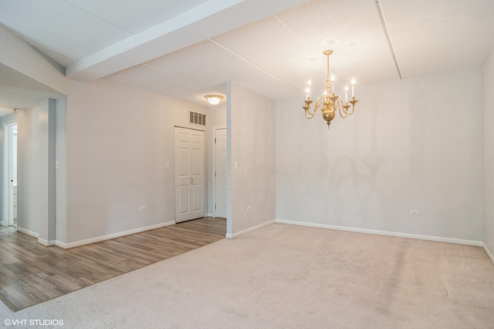 110 N Milwaukee Avenue #208, Wheeling, IL 60090