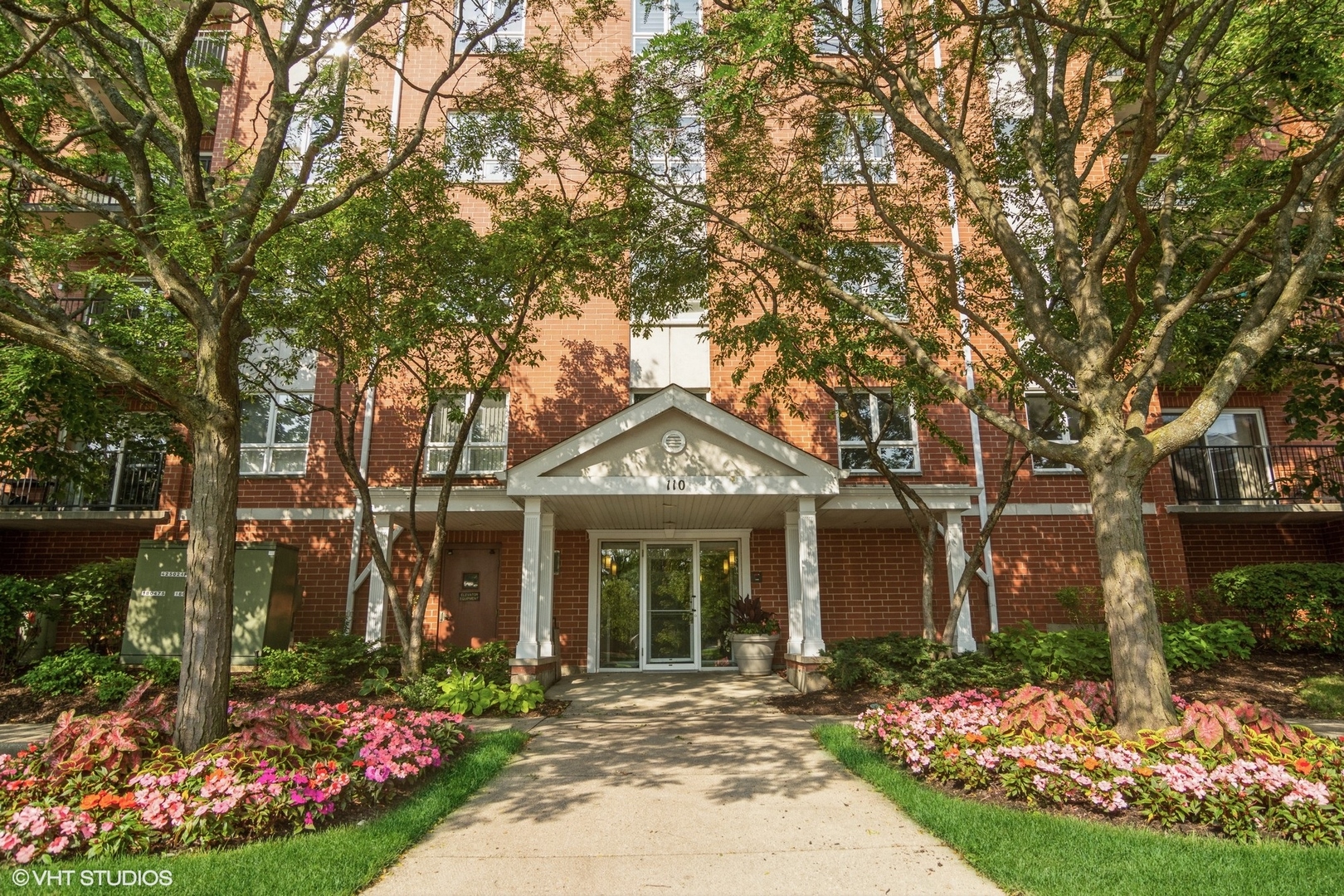 110 N Milwaukee Avenue #208, Wheeling, IL 60090