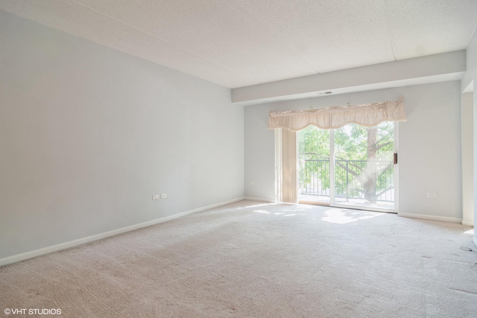 110 N Milwaukee Avenue #208, Wheeling, IL 60090