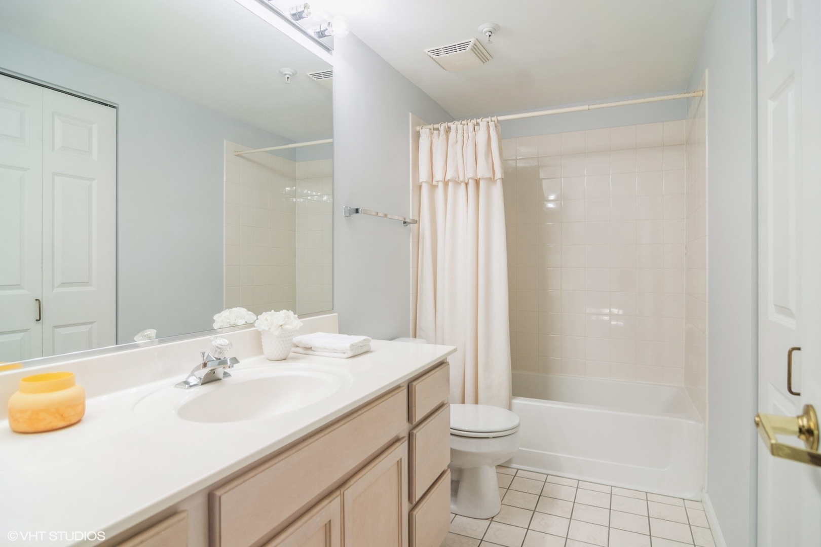 110 N Milwaukee Avenue #208, Wheeling, IL 60090