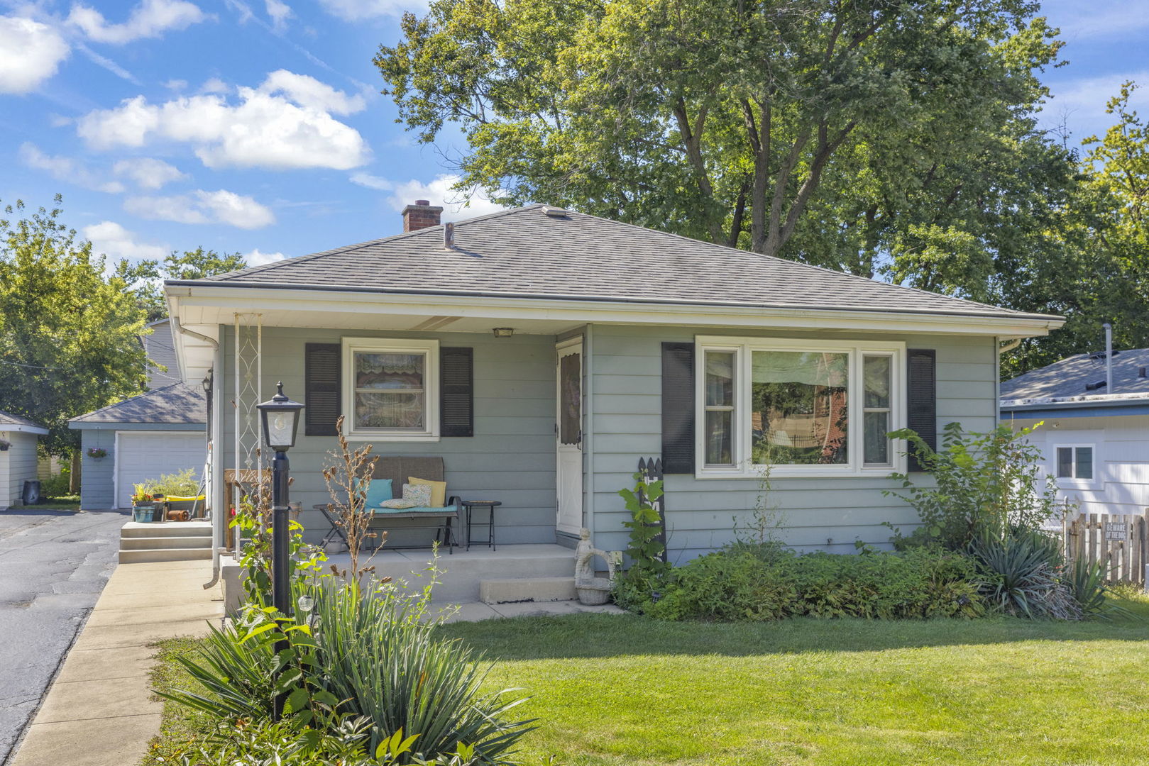 428 S Warwick Avenue, Westmont, IL 60559