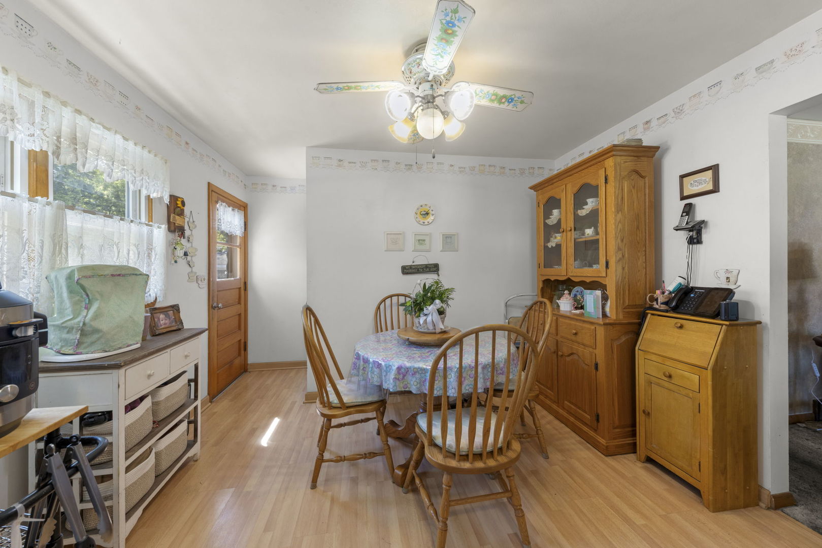 428 S Warwick Avenue, Westmont, IL 60559