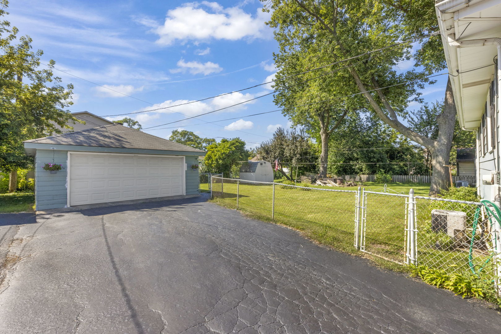 428 S Warwick Avenue, Westmont, IL 60559