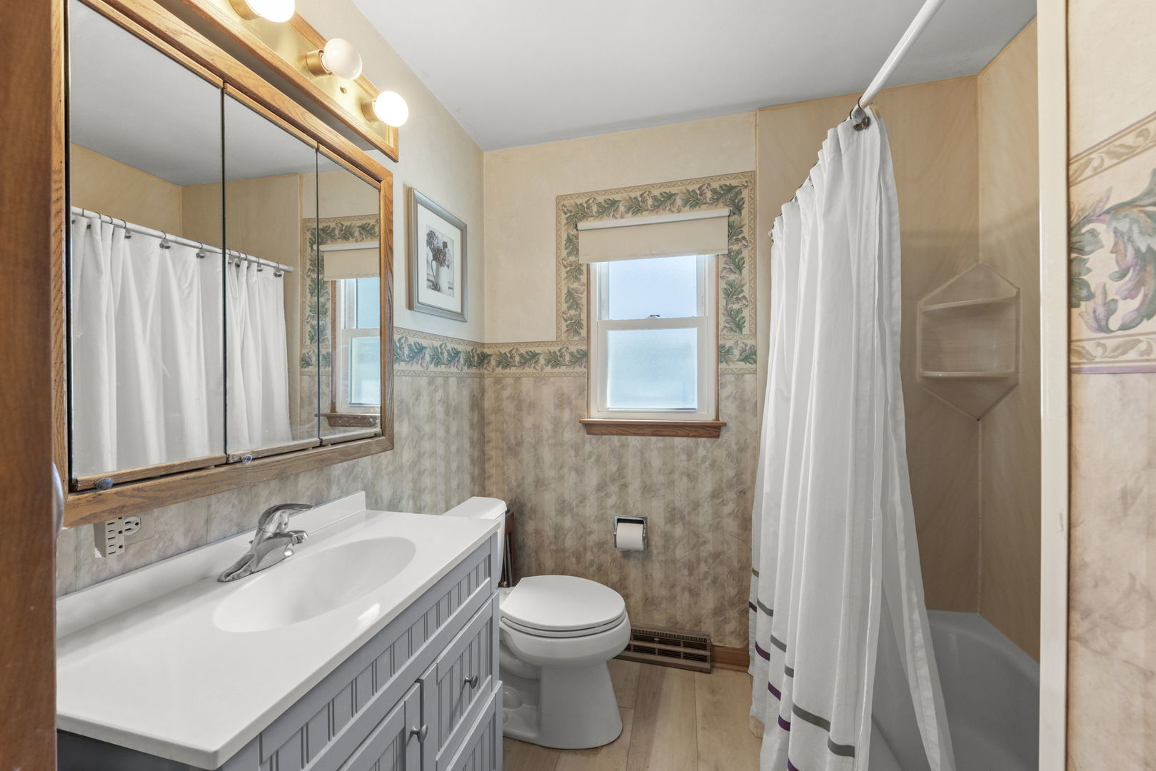428 S Warwick Avenue, Westmont, IL 60559