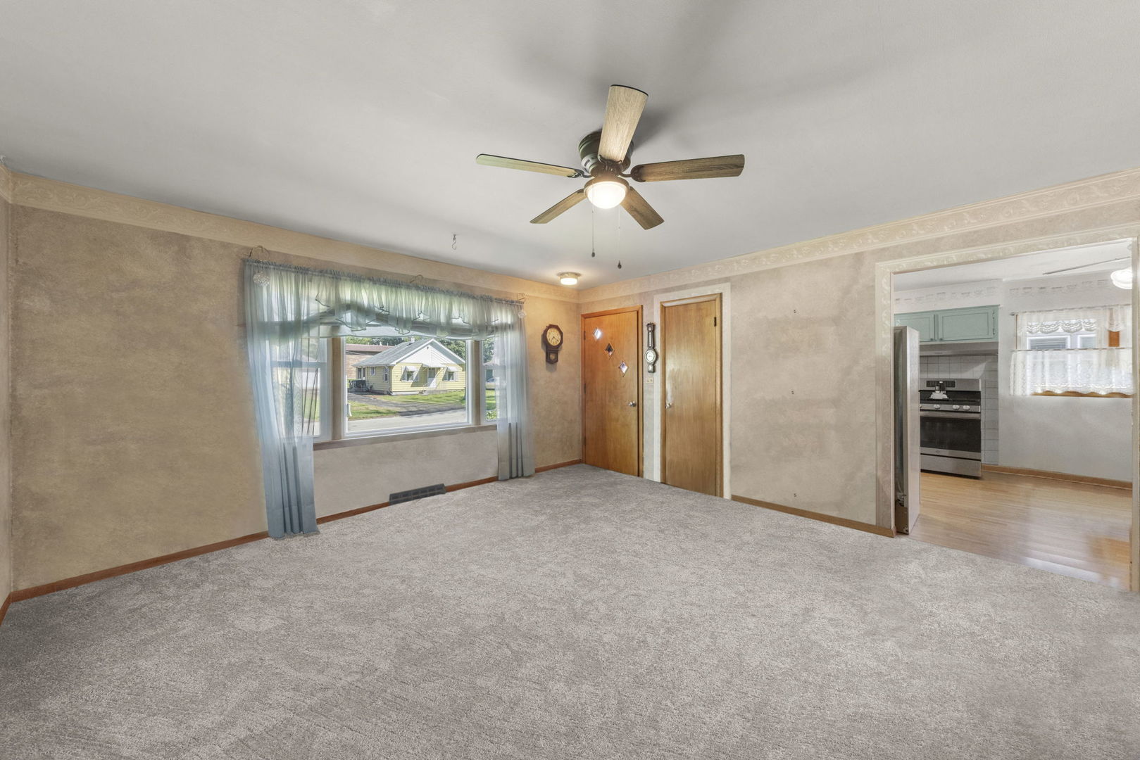 428 S Warwick Avenue, Westmont, IL 60559