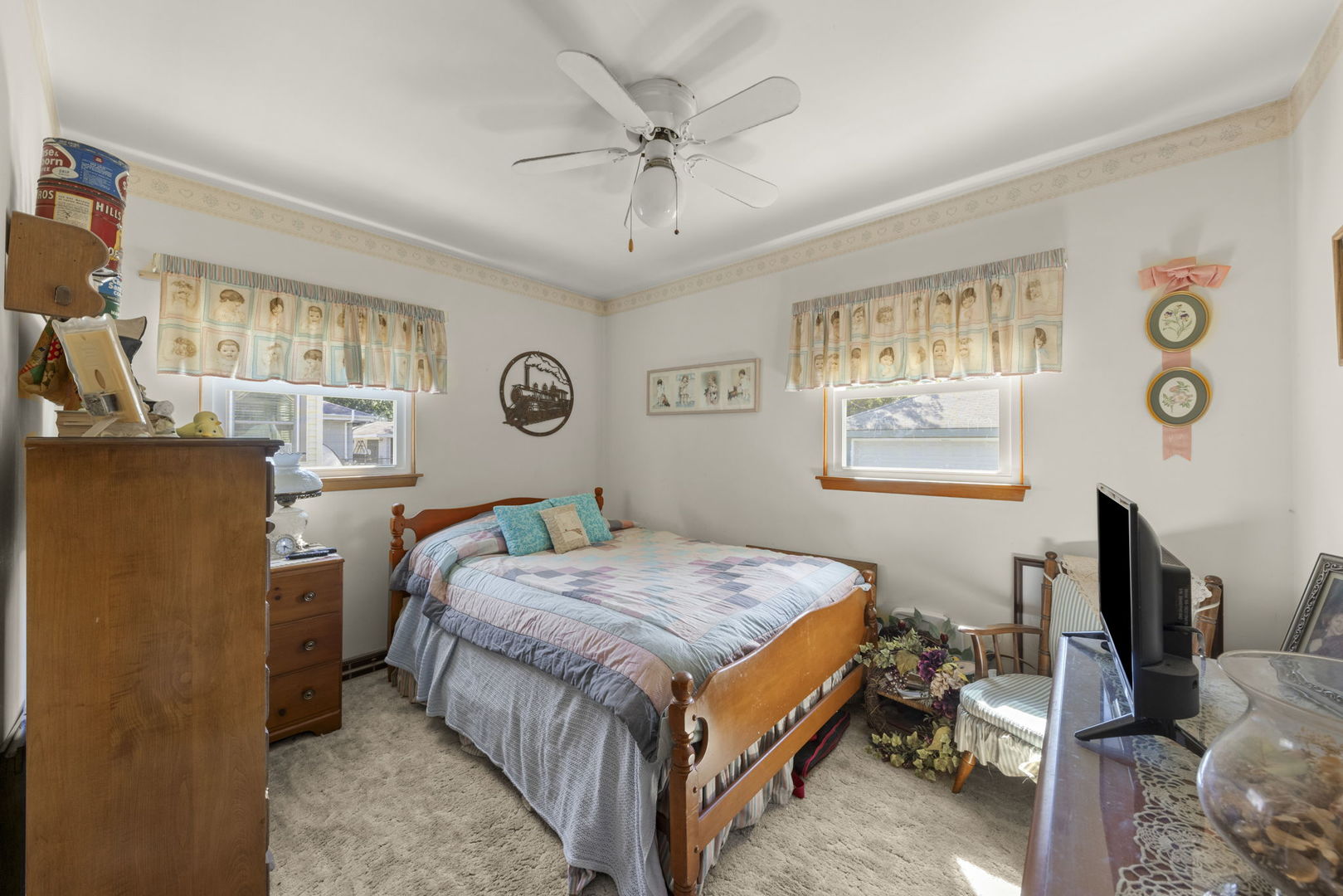 428 S Warwick Avenue, Westmont, IL 60559