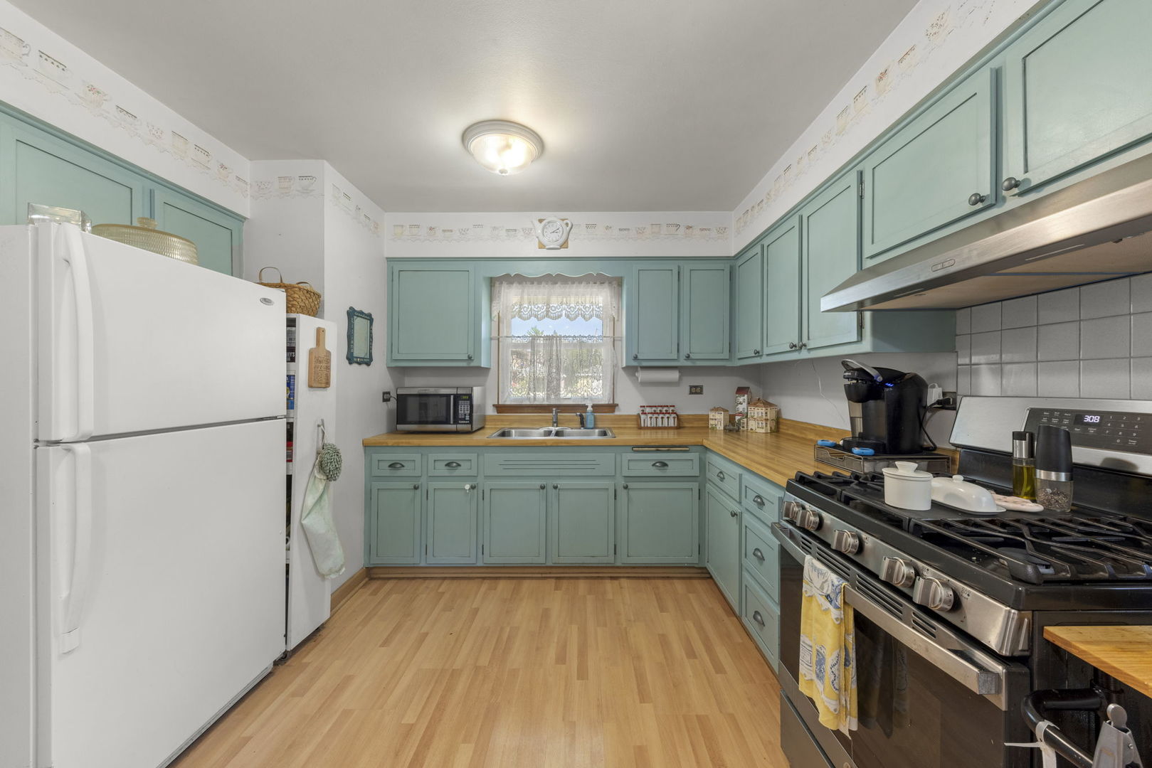 428 S Warwick Avenue, Westmont, IL 60559