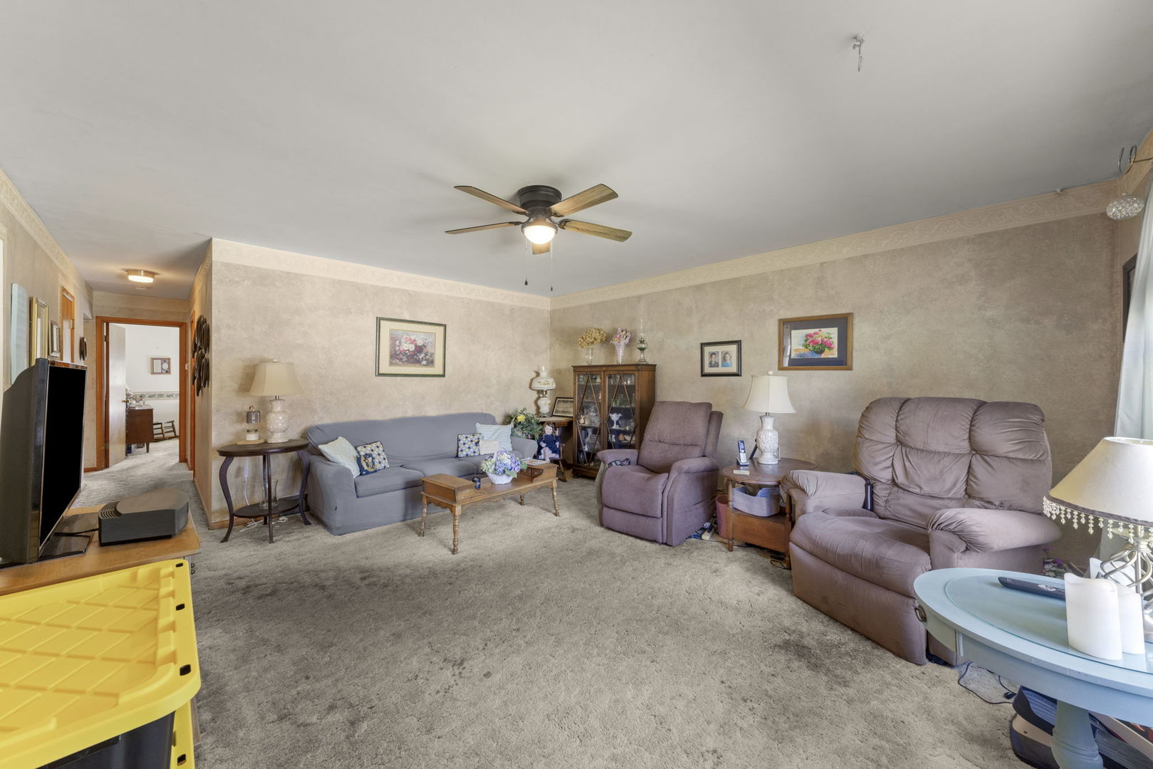 428 S Warwick Avenue, Westmont, IL 60559