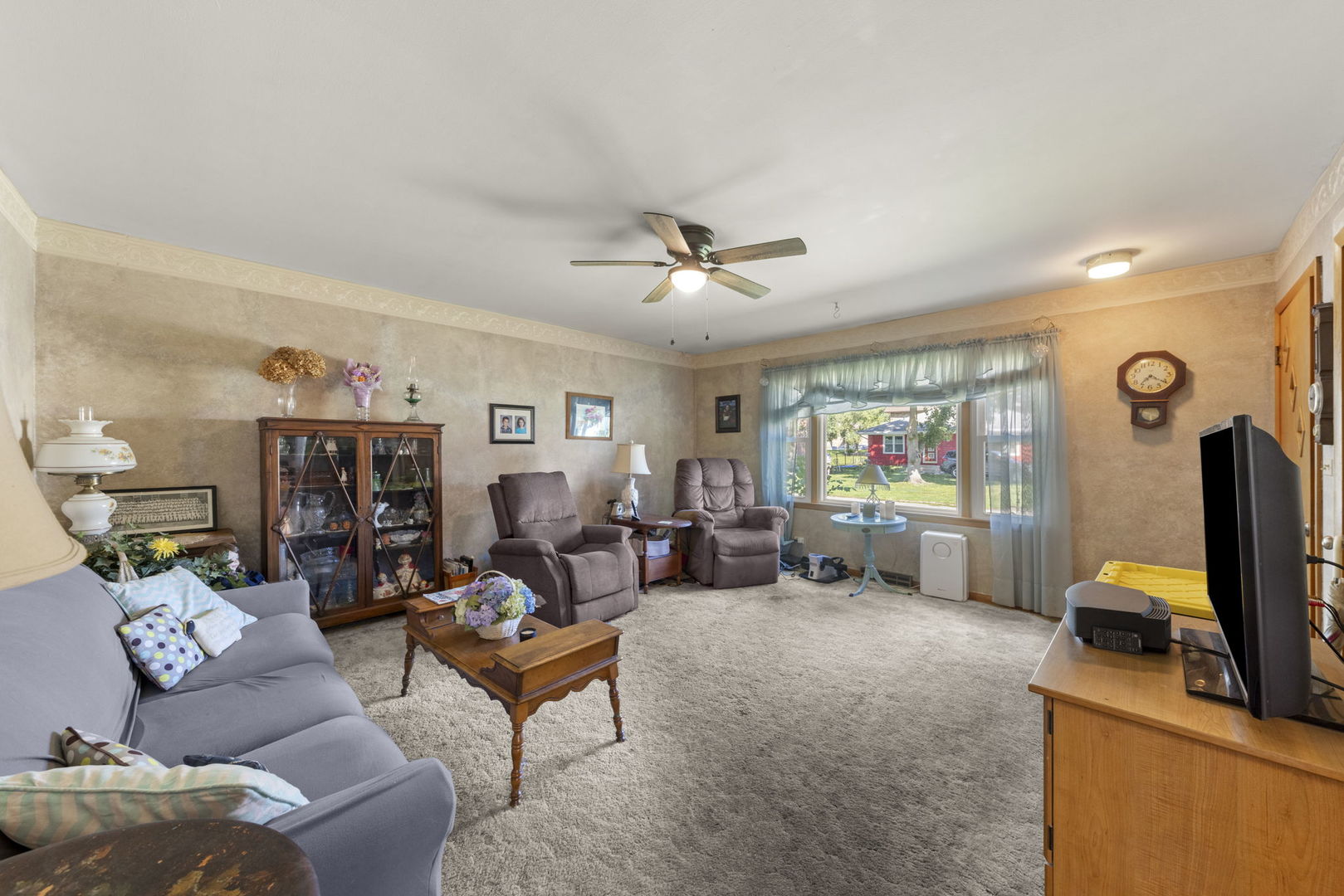 428 S Warwick Avenue, Westmont, IL 60559
