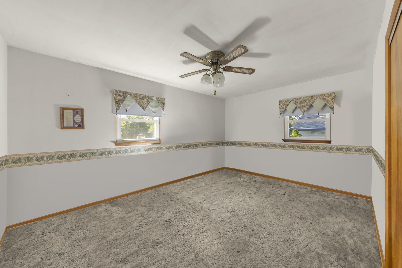 428 S Warwick Avenue, Westmont, IL 60559