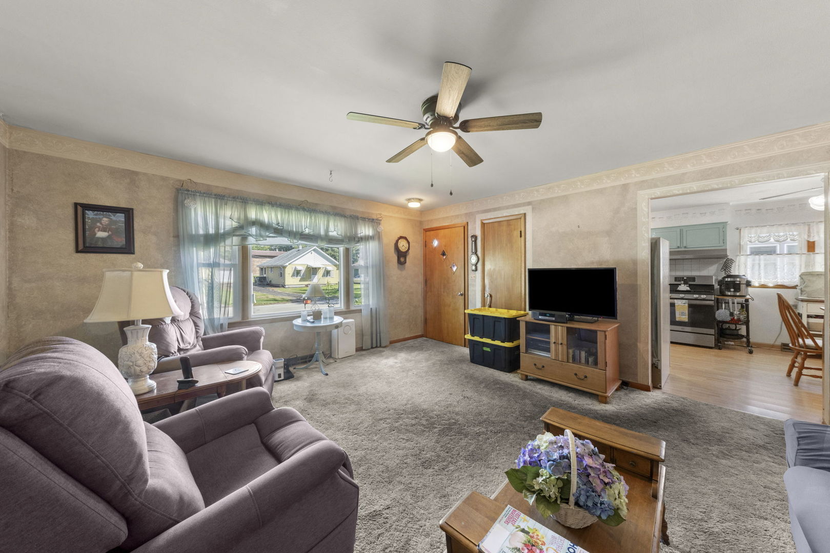 428 S Warwick Avenue, Westmont, IL 60559