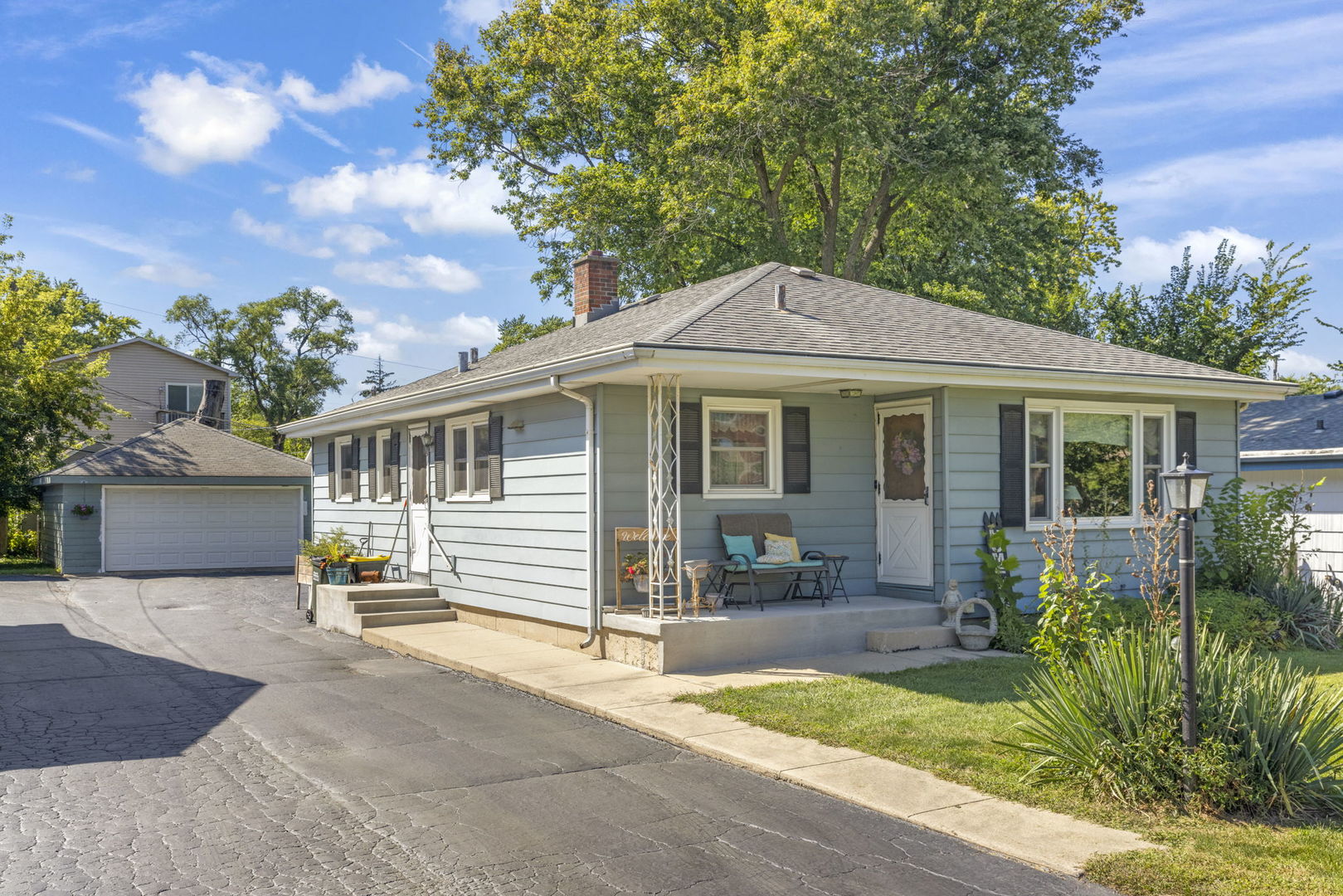 428 S Warwick Avenue, Westmont, IL 60559