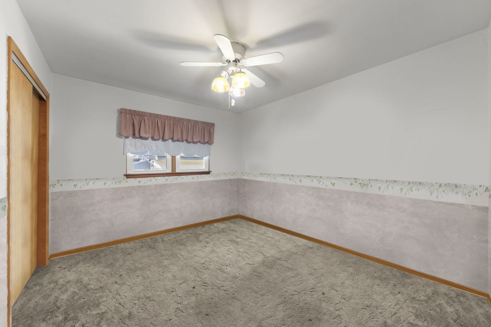 428 S Warwick Avenue, Westmont, IL 60559