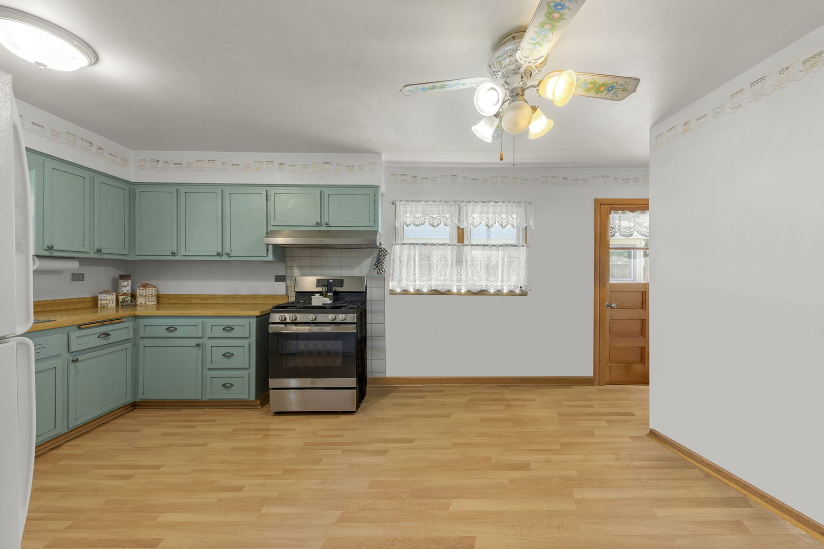 428 S Warwick Avenue, Westmont, IL 60559