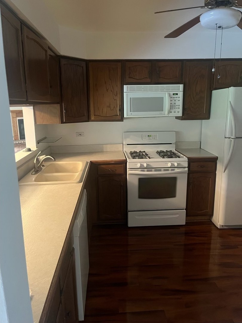 8125 willow Drive #50-B, Palos Hills, IL 60465