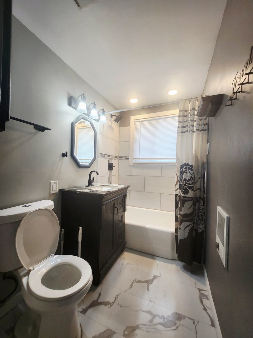 14049 S Claire Boulevard, Robbins, IL 60472