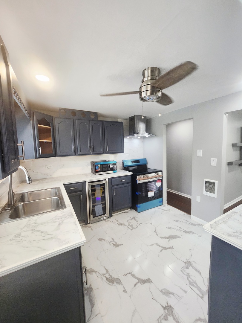 14049 S Claire Boulevard, Robbins, IL 60472