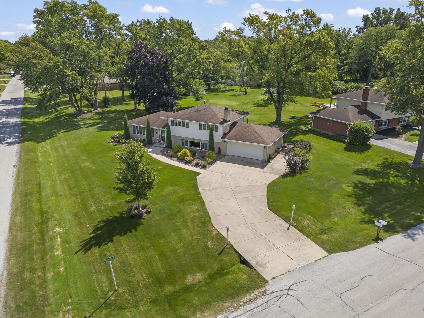 16401 Leslie Ann Drive, Tinley Park, IL 60477