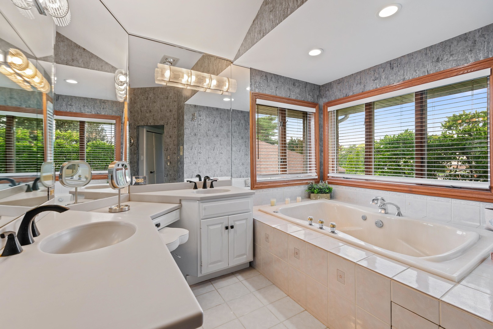 9704 W 56th Street, Countryside, IL 60525