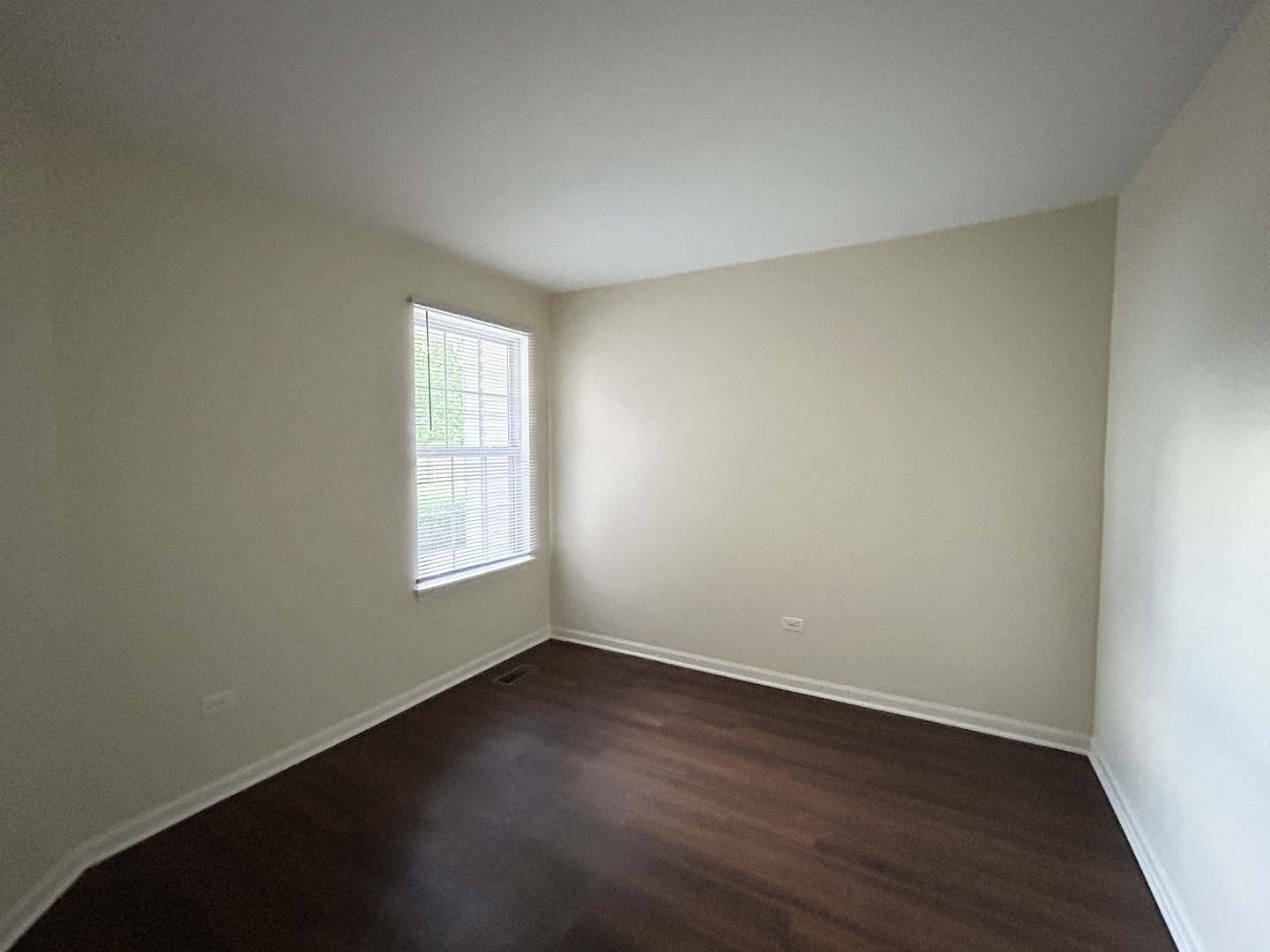 2300 Woodside Drive, Carpentersville, IL 60110