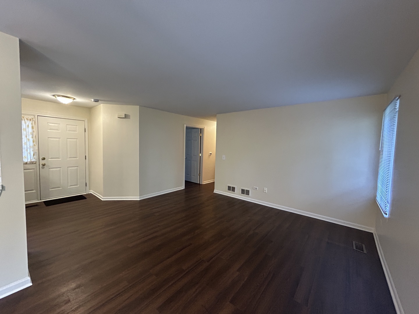 2300 Woodside Drive, Carpentersville, IL 60110