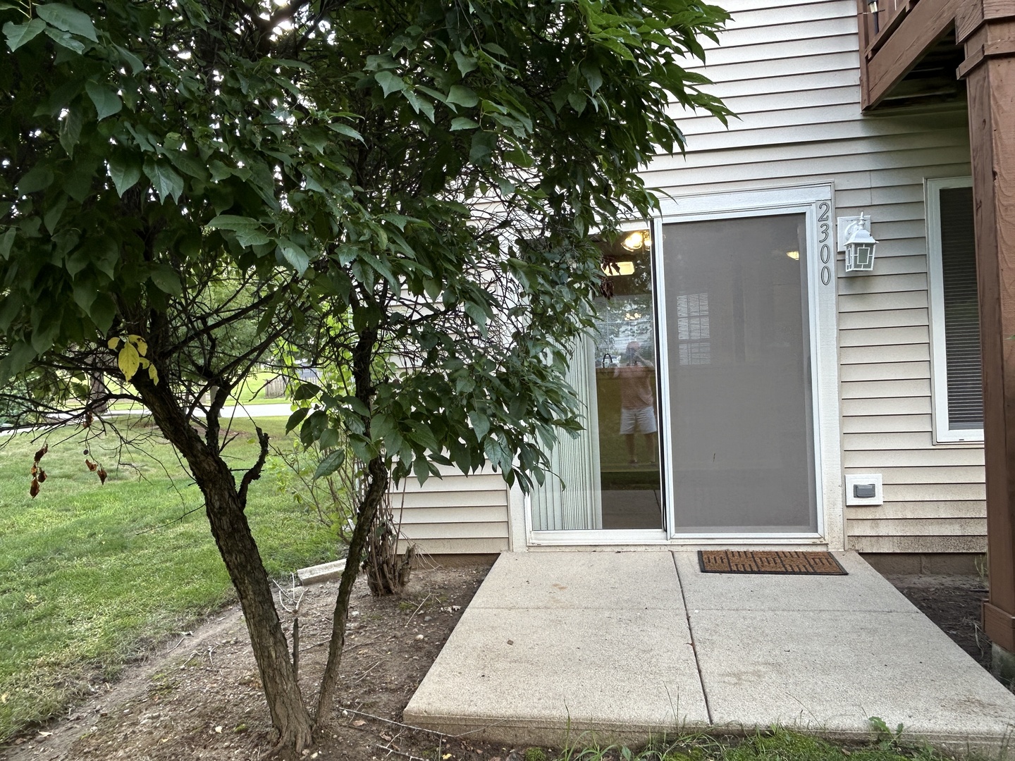 2300 Woodside Drive, Carpentersville, IL 60110