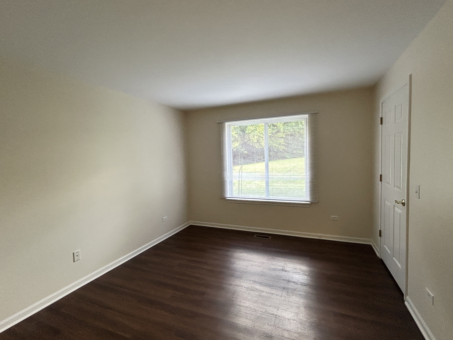2300 Woodside Drive, Carpentersville, IL 60110