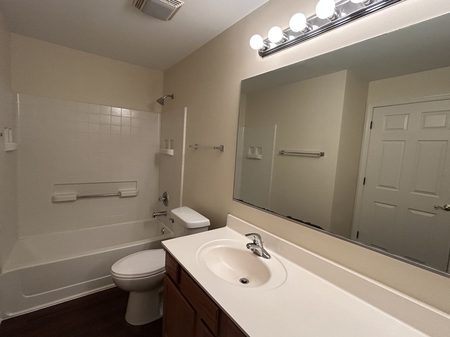 2300 Woodside Drive, Carpentersville, IL 60110