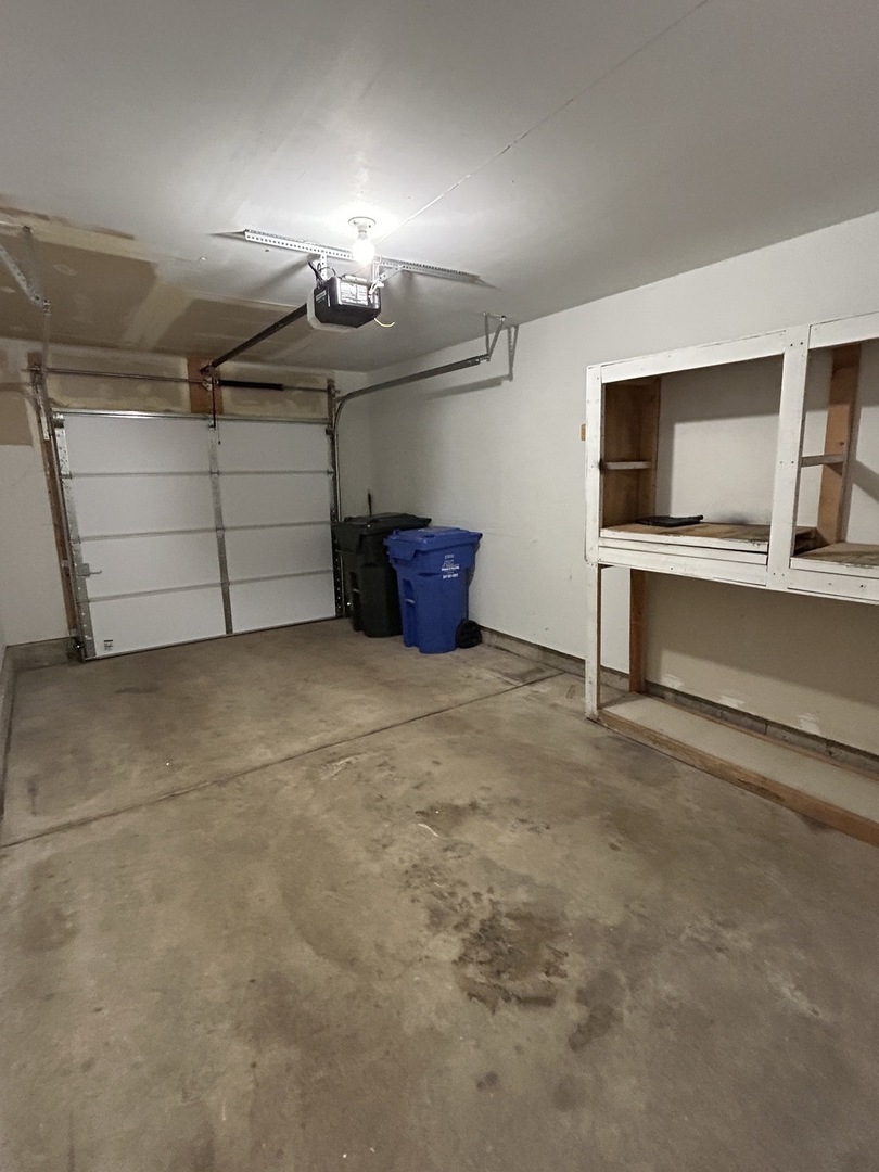 2300 Woodside Drive, Carpentersville, IL 60110