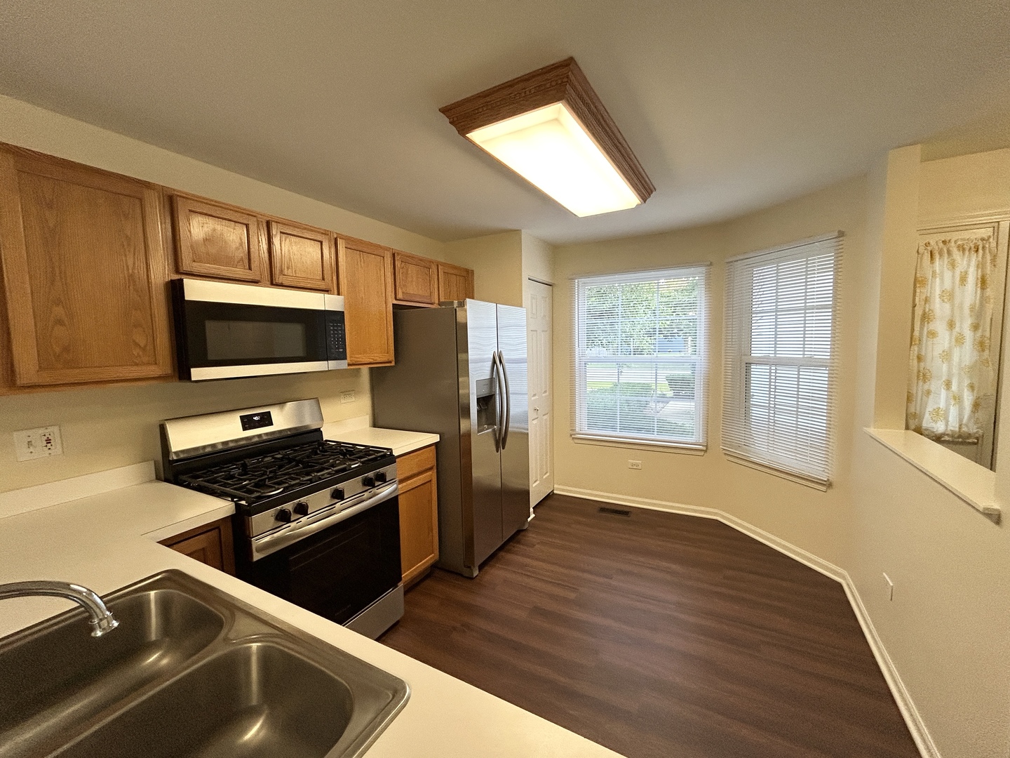 2300 Woodside Drive, Carpentersville, IL 60110